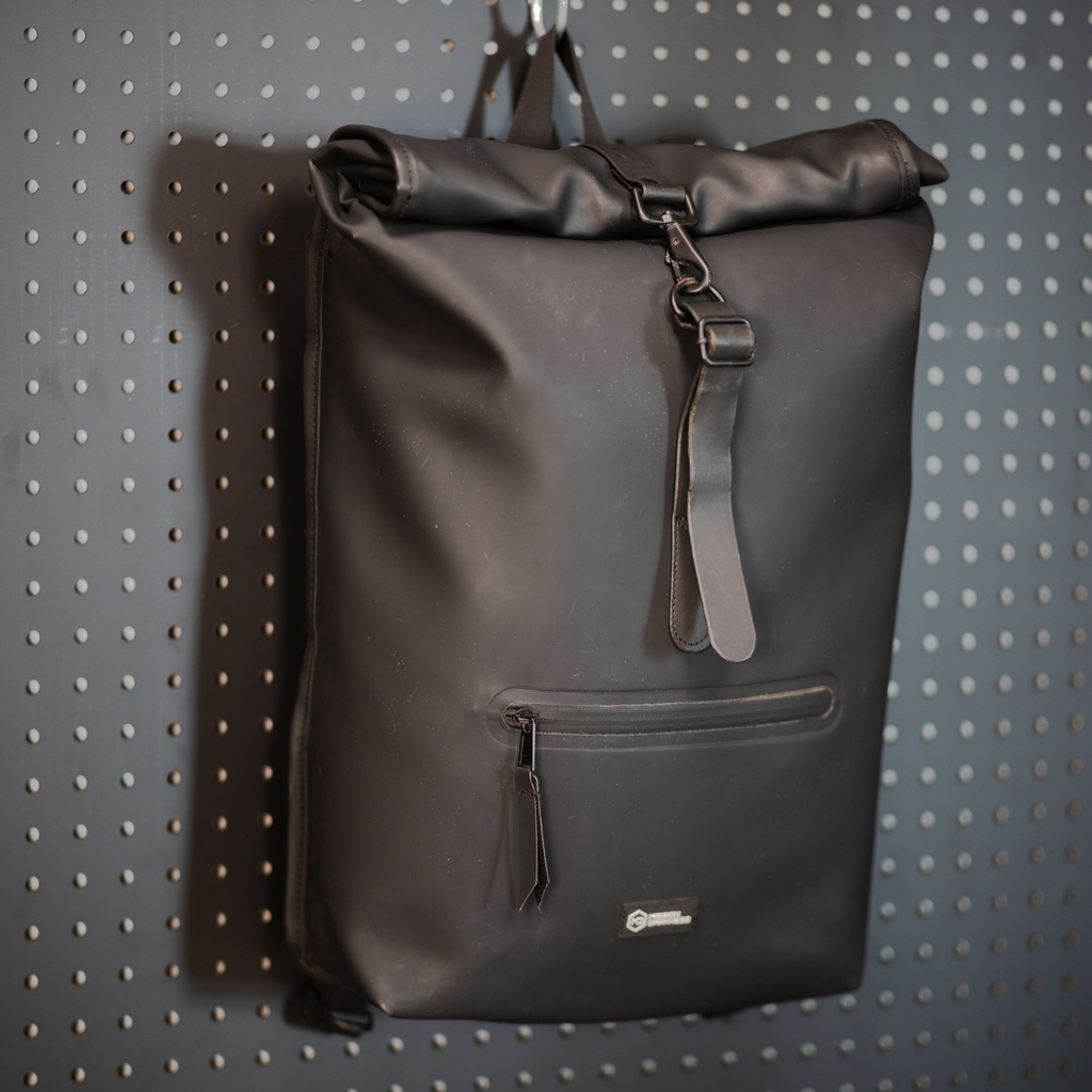 MissionDarkness's tweet photo. Going off grid? The FreeRoam faraday backpack is designed to eliminate all wireless signal from harming your devices.
#datasecurity #faraday #missiondarkness #emf #faradaybag #travelgear #privacy #USAmade #EMP #EMF #RFIDblocking #RFprotection #RFIDprotection #Prepper #EMFblocker https://t.co/xbOPU2ZLKD