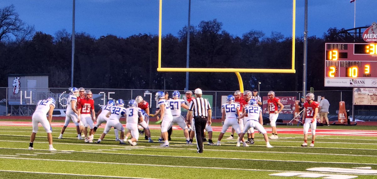 Our favorite formation in football. Our @BoonvilleR1 Pirates get a 27-13 win over Mexico. Pirates take on Moberly in the District Championship next week. #OnePirateShip #BEGREAT