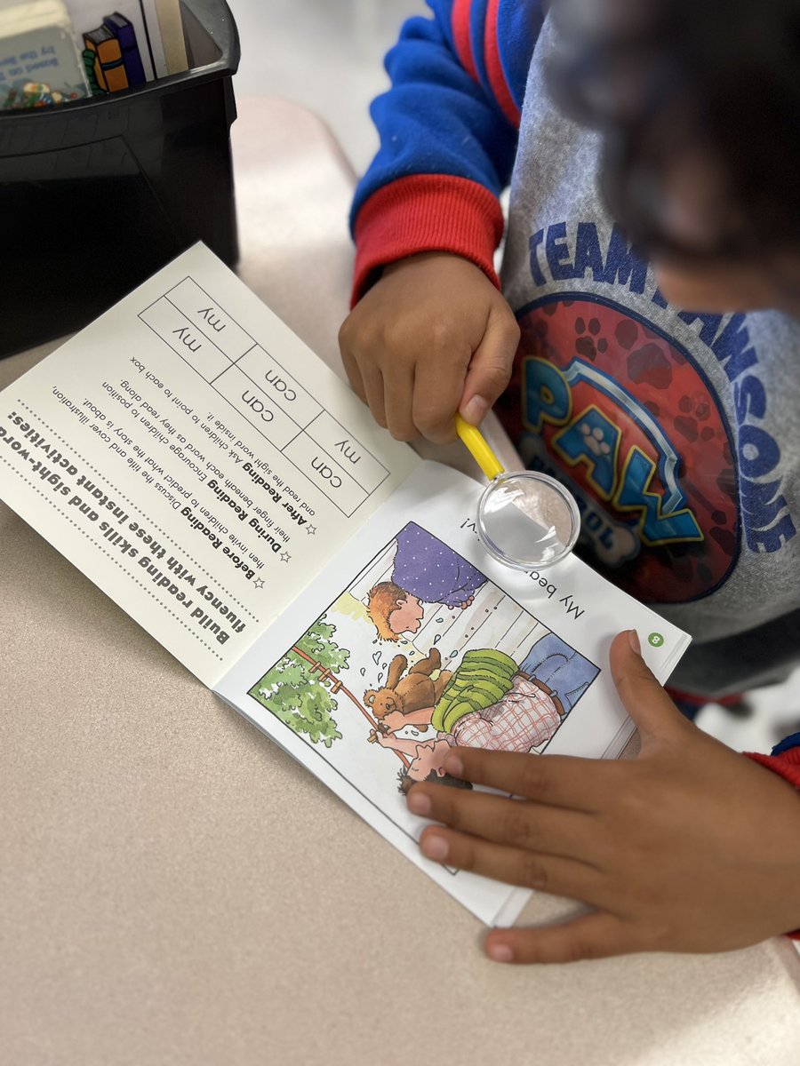 A glimpse into our short but JAM PACKED week! Mathematicians working hard to make shapes and newly inducted ✨word detectives✨ looking closely at words 👀🕵️🔍📚.