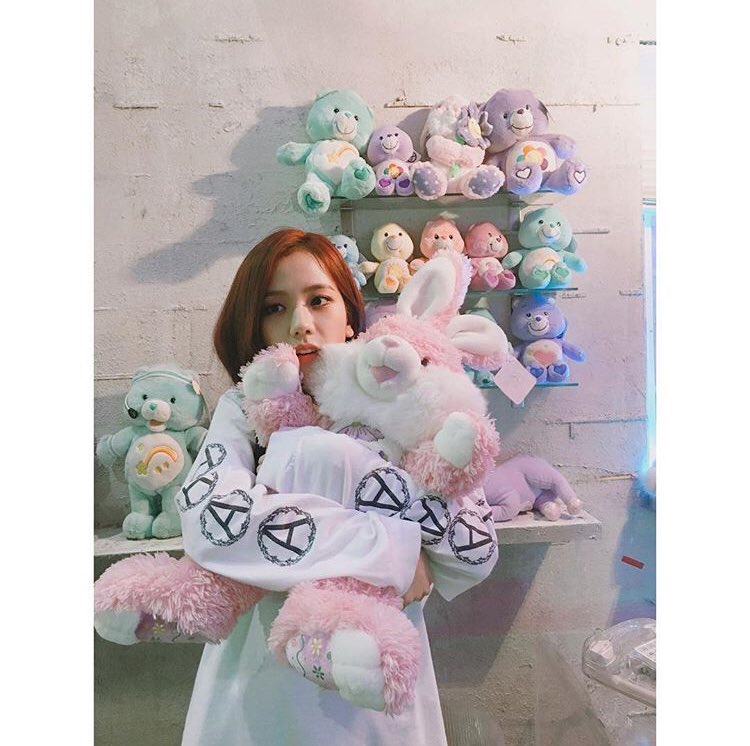 p_phantastic's tweet photo. 𝚋eep -- 𝚋eep!! Un ramo de flores va en camino a las manos de #𝕠ur۰𝚋elōved𔘓𝑖ve 💐♡ aka the prettiest #𝚋day۰𝕙eārt𝕘irl in town!! ₍ᐢ.  ̫.ᐢ₎ definitivamente no perderé la oportunidad de celebrar y comer pastel con la #𝚢ēllowৎ୭𝕔utie. 

𝑓aith &amp; 𝚝he 𝚍iamon𝚍s! ໑ ⋆ ˖࣪ https://t.co/CLpdIlomOv