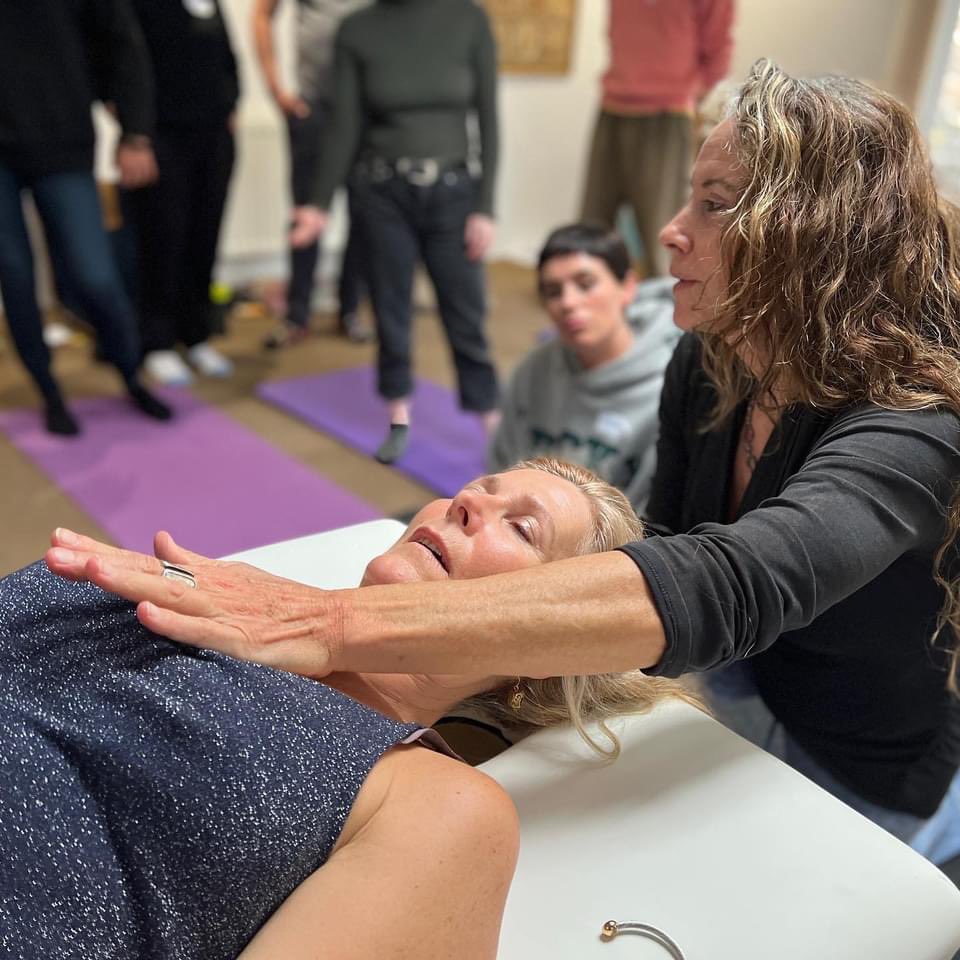 Amanda_Ridgley_'s tweet image. Supporting the processing of  trauma with intuitive touch… breathwork training with @StephMagenta 
#breathwork #somaticwork #traumarecovery #traumainformed