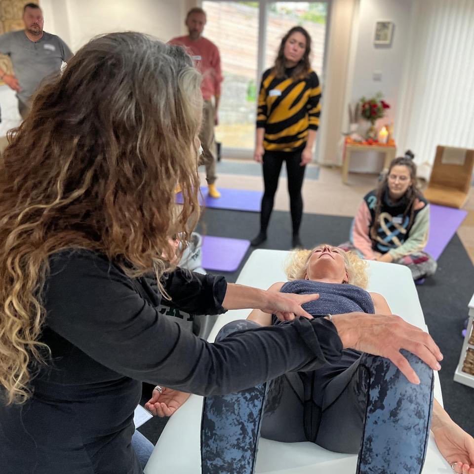 Amanda_Ridgley_'s tweet image. Supporting the processing of  trauma with intuitive touch… breathwork training with @StephMagenta 
#breathwork #somaticwork #traumarecovery #traumainformed