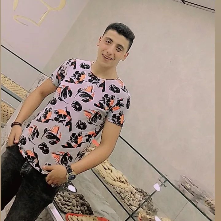 رحلوا فجأه وبصمت وبلا سبب.. 
حتى بدأت اشُك فى ذاكرتى، هل كانوا 
حقا هُنا يوماً ما !
قبل أن تتعلق بأحد كن مستعدا لغيابه💫👍
#صورة_ملف_شخصي_جديدة