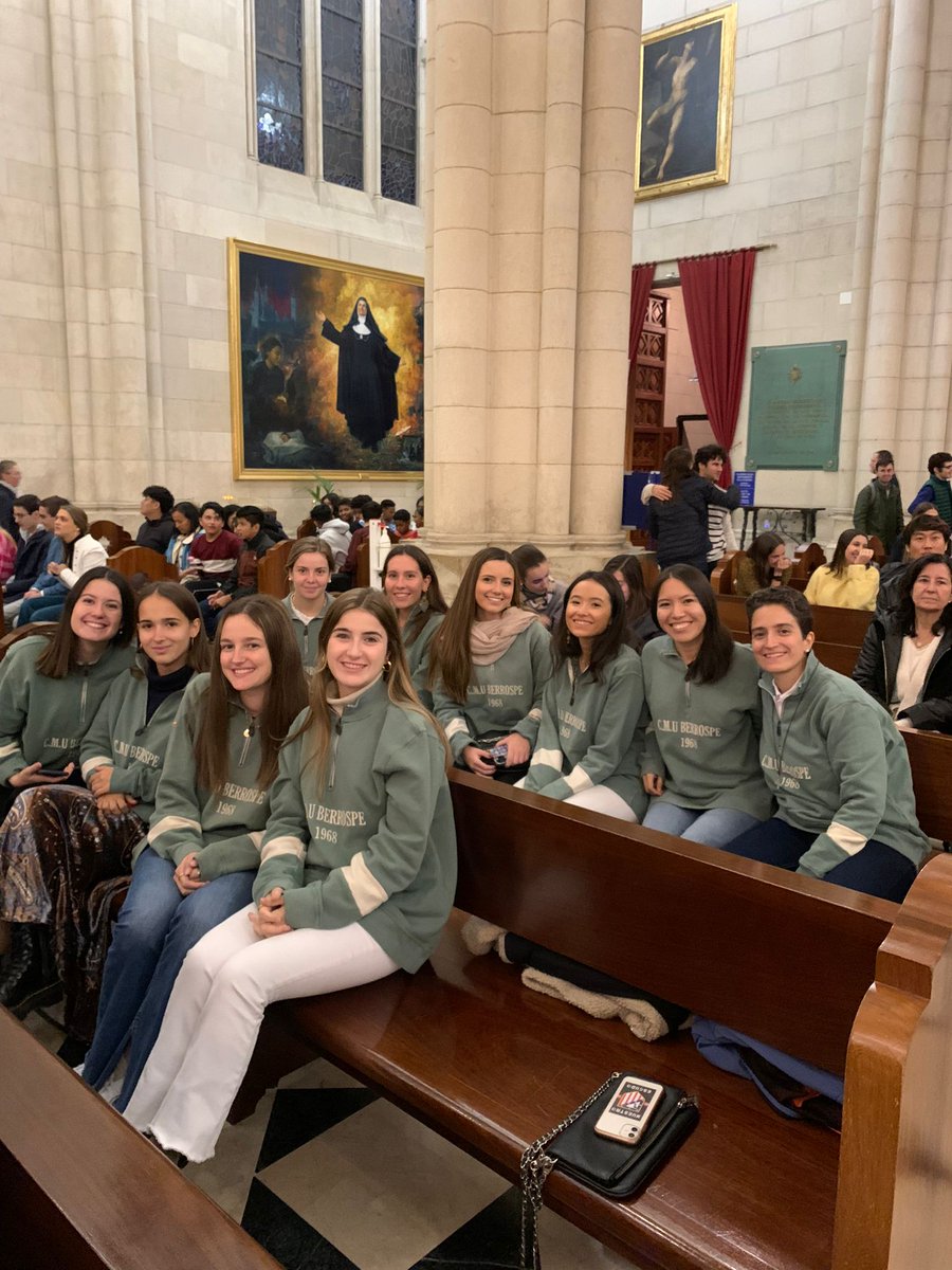 CMBerrospe's tweet photo. Hoy un grupo de colegialas hemos participado en la Oración de Jóvenes de la Catedral de la Almudena, organizado por la Pastoral Conjunta de Colegios Mayores y Residencias Universitarias de Madrid. Un rato de oración y encuentro con Dios 🙏🏻🤲🏻. https://t.co/mNHSIISj0V