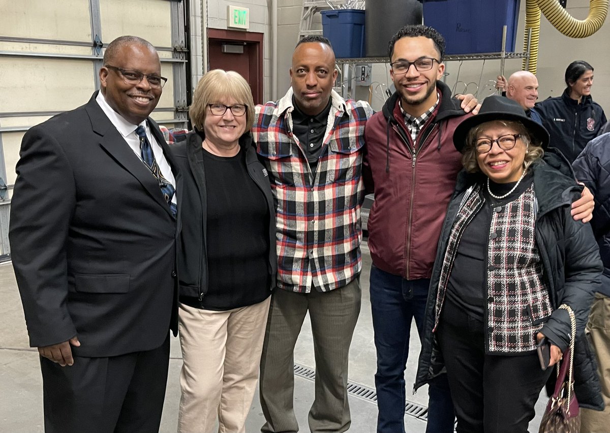 Another <a href="/WestMetroFire/">WestMetroFire</a> retirement today, and with it, the <a href="/IAFF1309/">West Metro Professional Firefighters</a> Honor Guard Ring-Out and Flag Presentation...
m.facebook.com/story.php?stor…