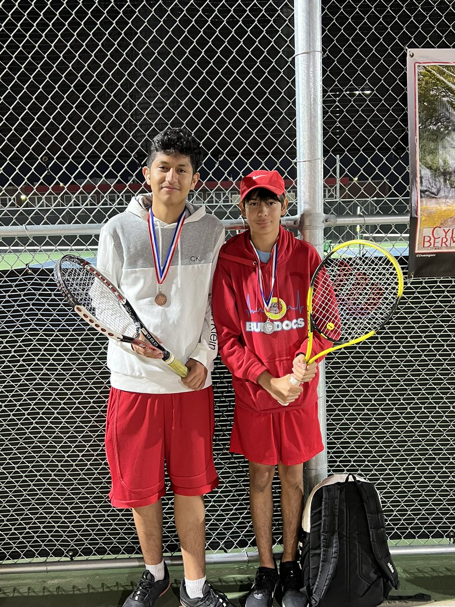 SHSTennis_'s tweet photo. Congrats to the @Socorro_HS  tennis team! Jefferson/Chapin invitational Angel earned first place in consolation, and Francisco earned first place in his division. Congrats to blue for earning 3rd #bulldognation #SHS #Tennis https://t.co/AHsJ4VLOTD