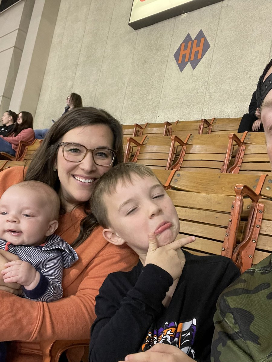 CoachRobStacy4's tweet photo. One of my favorite things to do In Knoxville LETS GO #IceBears @icebears https://t.co/brcAvFRv3C