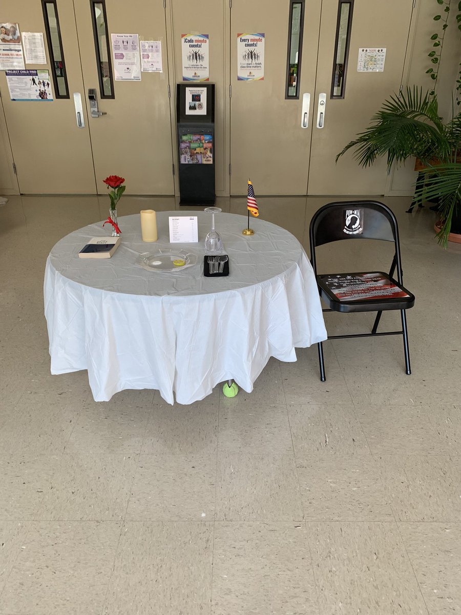 DrLaura1959's tweet photo. #mwesHonors the men and women who never came home.@CCSSuptConnelly @CCSElemEd https://t.co/WGQtlBNcg5