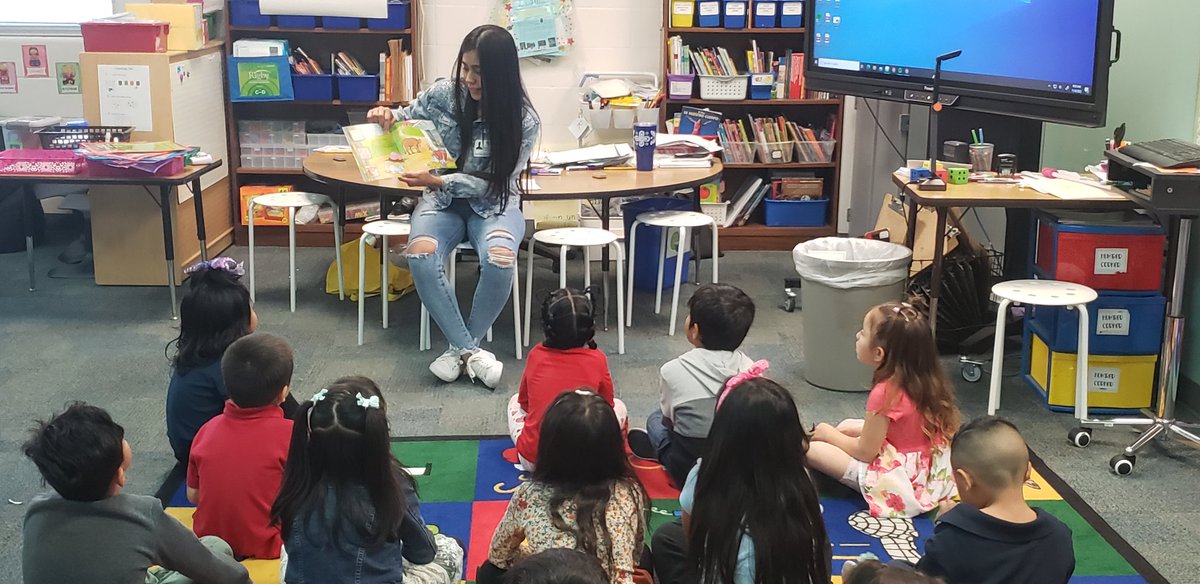 MsPRangel's tweet photo. Another great Friday!Love parent readers!She did a wonderful job reading,asking all types of questions!She loved the experience and the opportunity to come and read to our class.The kids are BEGGING their parents now!Love this so much! @CarrolltonElem @Monica_Koen #celionpride https://t.co/IBVZZvR1tO