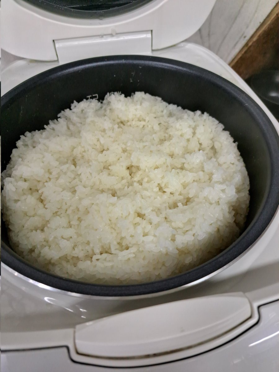 炊けました‼️

ミルキークイーン(令和4年新米)￥200

本日日本酒も販売致します！

よろしくお願いいたします‼️