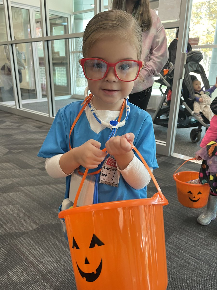 FordCTC's tweet image. Sunshine and Rainbows Preschooler Dreaming of the Future!  #fordctc #careerready #edpathwaystosuccess #greatfuturesstartrighthere