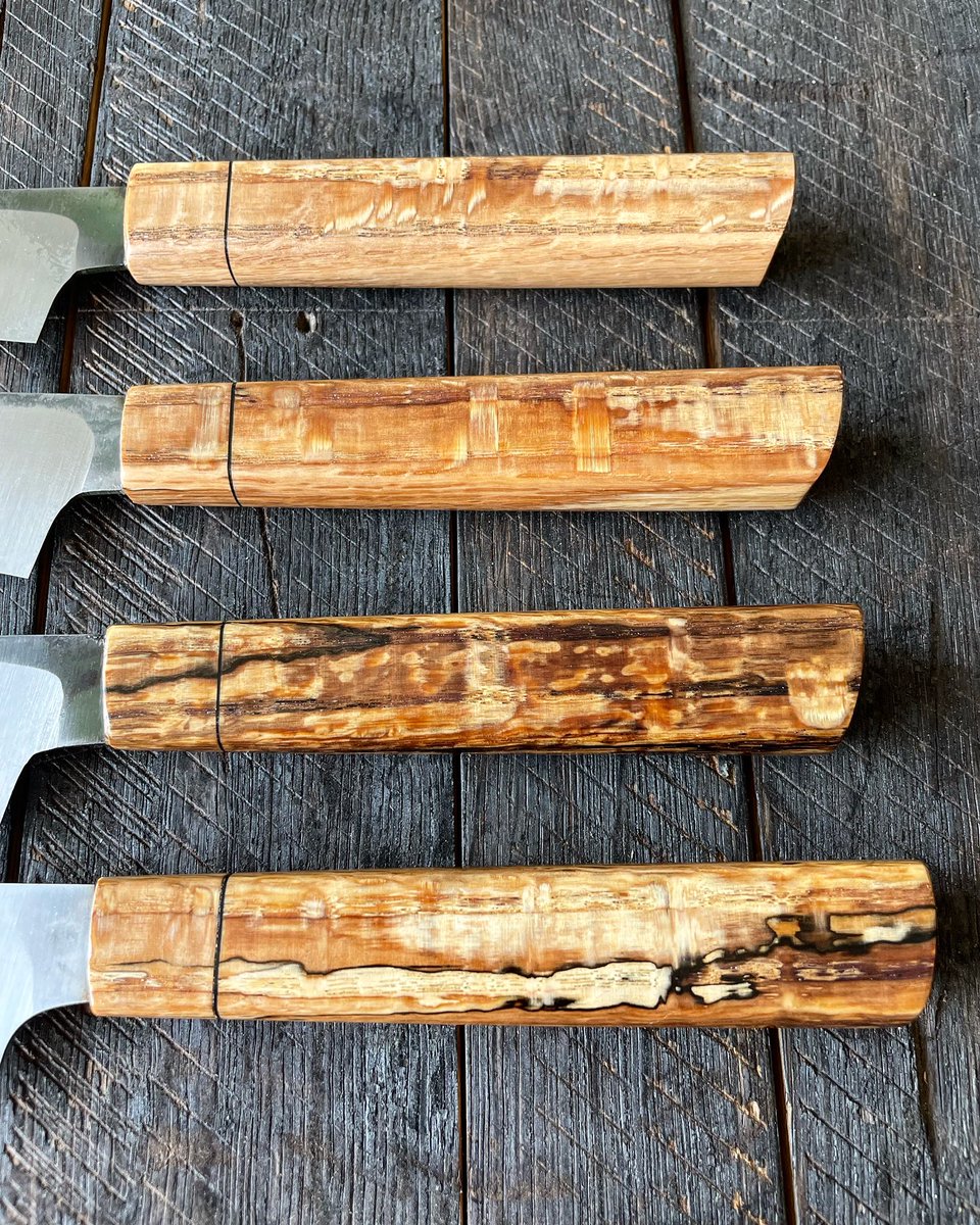 akgeesaman's tweet photo. I just finished up this steak knife set using spalted oak from the Indy Motor Speedway and I absolutely love these handles! Such warmth and depth of visual texture. And you can see the almost bare heart wood on top vs the heavily spalted outside bottom pieces, how it flows thru. https://t.co/gONMsnOJnl