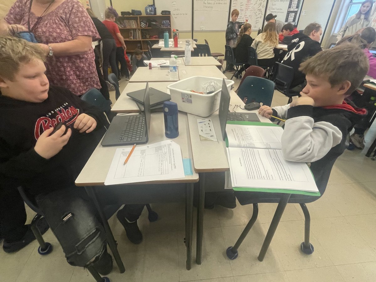 Ms_Pink23's tweet image. Science centers this week involved reading about space, making observations/inferences and getting a little messy making craters 😂 🔭🥼@UGEABC @NLESDCA #science #exploringspace