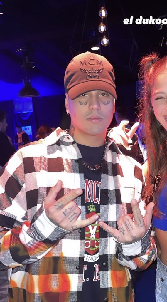 van on Twitter: "mira esa caritaaaaa, que comparta el skin care routine"