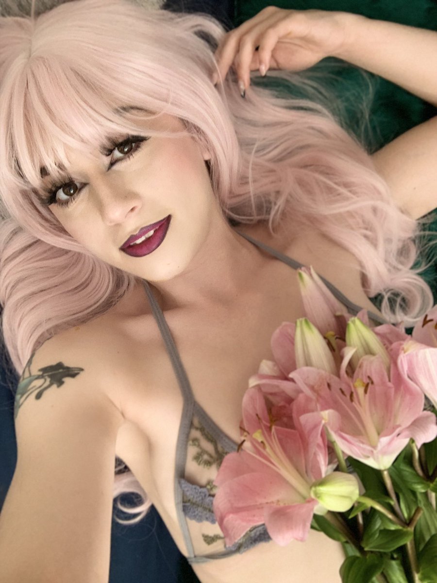 rileyfaebabe's tweet photo. Do you some for me daddy? #uwugirl #uwu #EGirlfriend #egirl #bootyeating #nude #naked #kawaiigirl #squishy #sexy #smalltittygothgf #onlyfanspromo #fuckmedaddy #onlyfansbabe #bdsmkitten #kink #ContentCreator #sellingcontent #contentforsale https://t.co/9c3ZkkETB1