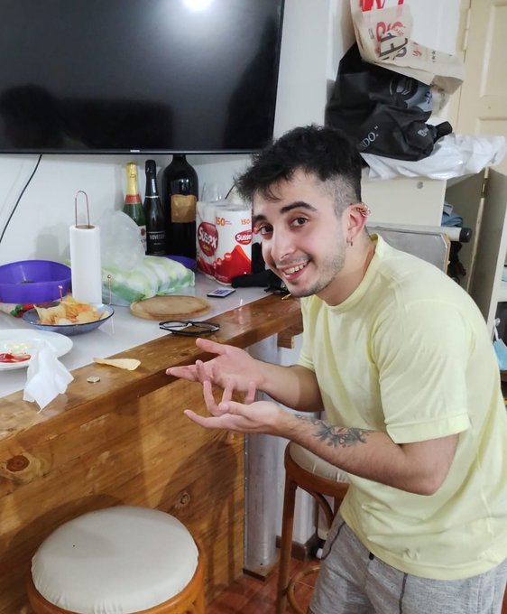 Literalmente soy esto ! https://t.co/RDb3MO1BnJ https://t.co/udNfdtoge7