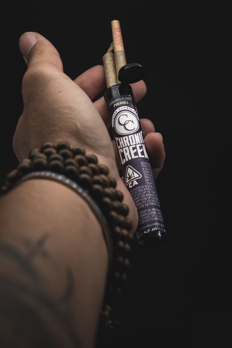 Abstract_0ne's tweet photo. @ChronicCreek  dropping some new prerolls! 2 in each container! Perfect to bring to evens and outings. Or just lay back and blaze it up! #chroniccreek #CannabisCommunity #CannabisNews  #tokers #midnightsmoker #cannabisculture #preroll #joints https://t.co/3QxAJpmBva