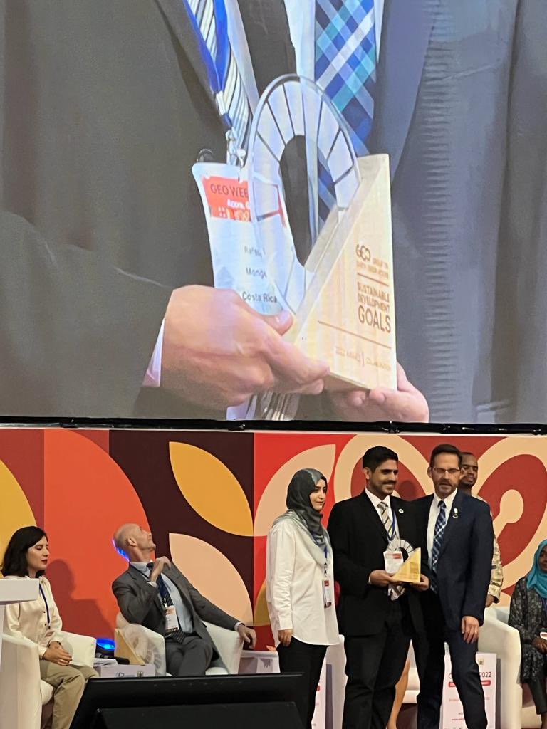 rafaelmongecr's tweet image. At #GEOWeek2022, @CRMinae and @UNDP_CR were recognized for their work developing the #MOCUPP geospatial tool, with the GEO SDG Award in the collaboration category. I was honored to receive this award on behalf of these organizations 🇨🇷. 
#GeoAwards #SDGs #EO #EO4SDG #eochat