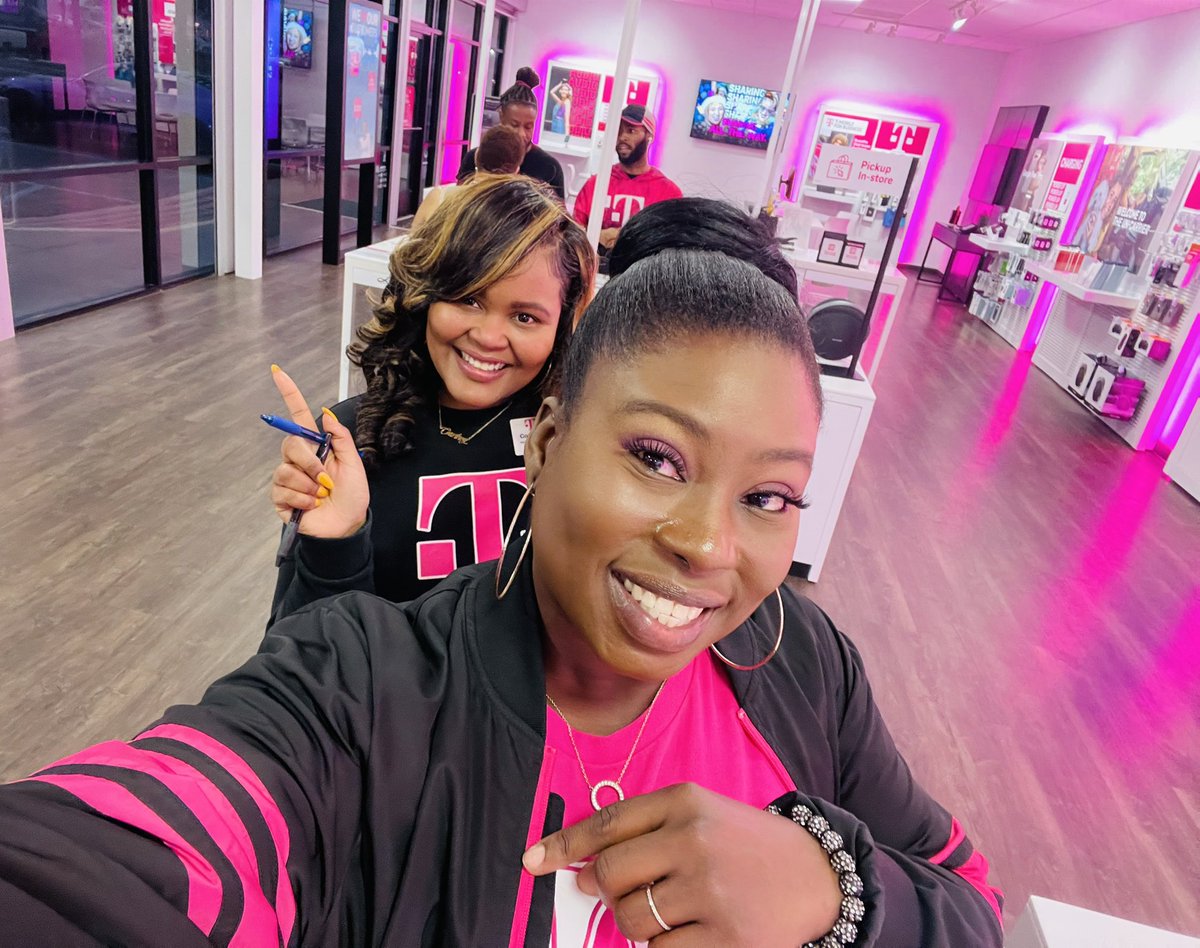 Shakitha Hawkins (@shakithahawkins) on Twitter photo The best way to wrap up a great day in SLA having fun with the Siegen team and their fresh new store! <a href="/C_Blanco89/">Courtney Blanco</a> & team is back and ready to serve! @Riekeberg205 The best way to wrap up a great day in SLA having fun with the Siegen team and their fresh new store! <a href="/C_Blanco89/">Courtney Blanco</a> & team is back and ready to serve! @Riekeberg205