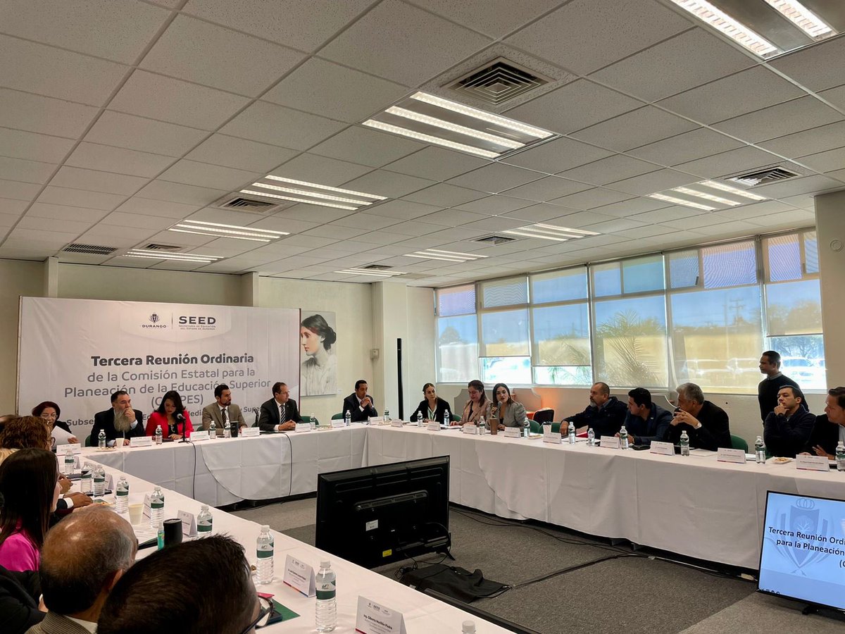 3ra. Reunión de la COEPES, con la participación de IES, la <a href="/SdecoDgo/">Sedeco Durango</a> , la STPS, empresarios, el Consejo Consultivo Por La Paz y el <a href="/CODEDUR_oficial/">Consejo para el Desarrollo de Durango</a> , entre algunos otros actores involucrados en el tema educativo como la Dip. <a href="/SugheyTorresR/">SUGHEY TORRES</a>. 

Encargo del Dr. <a href="/guillermoadamec/">Guillermo Adame</a>.