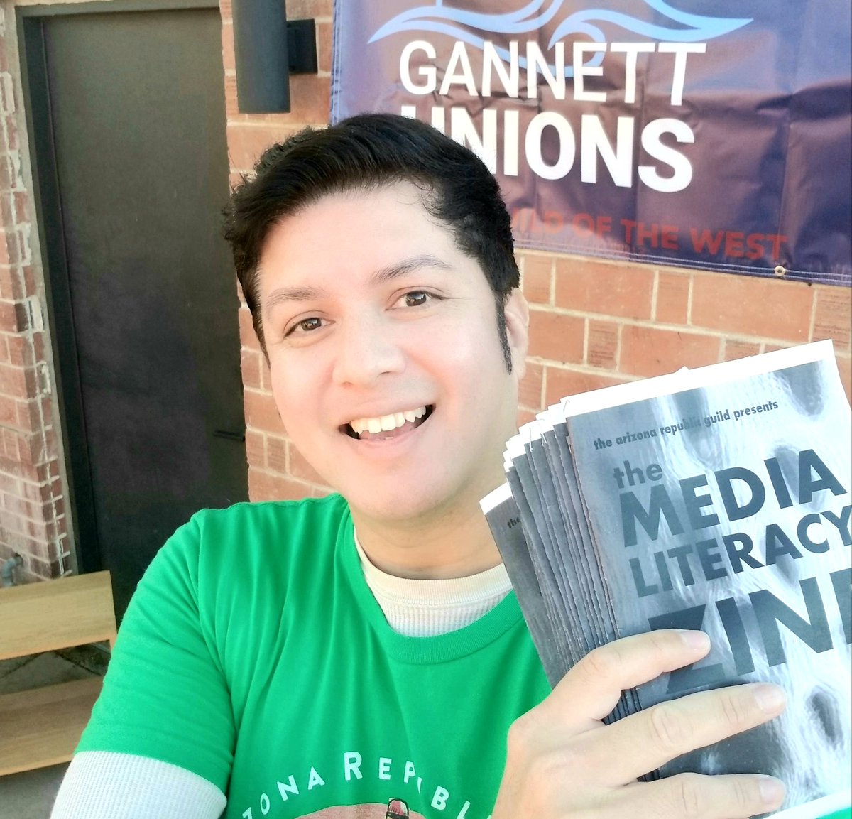 Proud of the colleagues I joined today as part of the #GannettWalkout. We want our Republic to remain a source of valuable information to the communities we serve, so we've reminded @Gannett of our value.

Now off to distribute copies of this necessary media literacy zine.
🗞🤎🌵