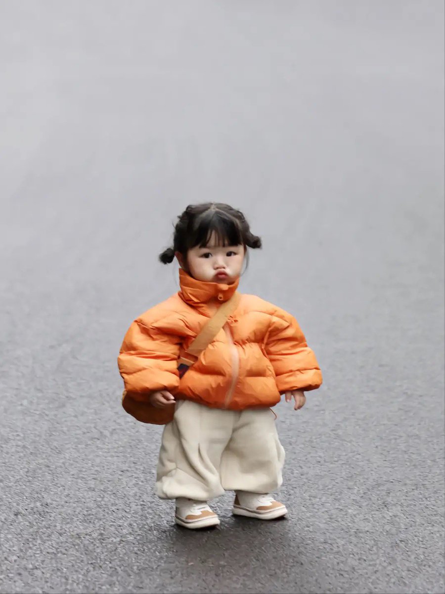 InsiderMix1's tweet image. اصغر عارضة ازياء تراها 💗