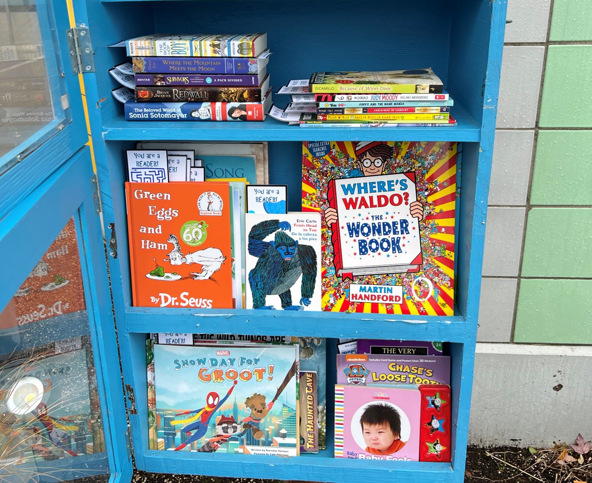 Page_Ahead_'s tweet photo. Today was EY Connect Day 2022! We were fortunate to have EY employees packing boxes with books to fill 13 of our Book Oasis LFL's, located across the Seattle area. Thank you EY employees for helping kids in our community! #EYConnect #reading #books #community #EYConnectDay https://t.co/mf1wxLCPs0
