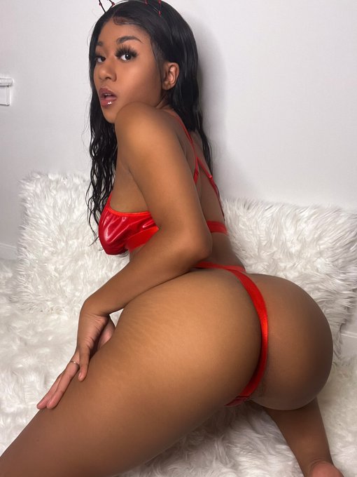 2 pic. a devil in disguise❤️‍🔥✨✨ 

50% off sale on my page rn :) 🔗👇🏾 https://t.co/RO2H8S4hOf