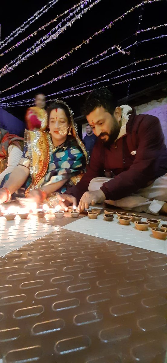 ChaubeBhuwan99's tweet photo. मेरी संस्कृति मेरी पहचान
#SelfieWithFamily
एकासी,ईगास, बूढ़ी दीपावली,देव दीपावली। https://t.co/O1ev0haQ0A