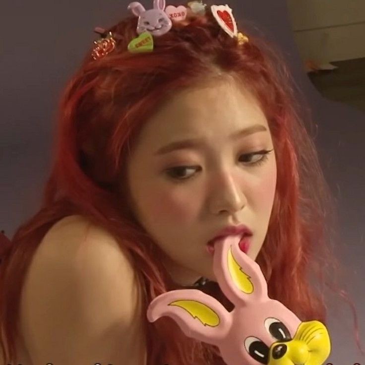 yeripics's tweet photo. low quality photos but high quality girl kim yerim; a thread. https://t.co/Stn6iH6fut