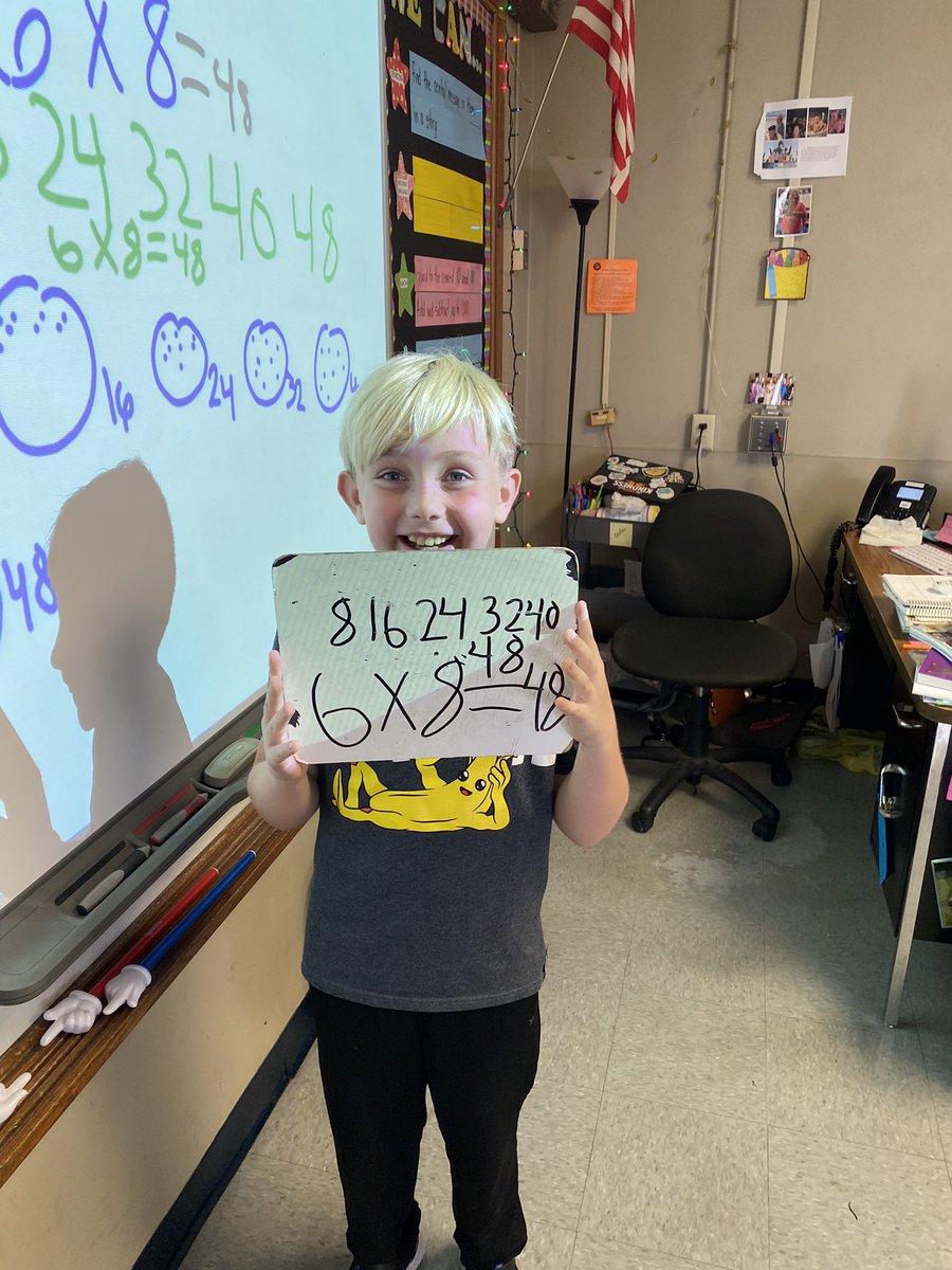 TaraMBarbour1's tweet photo. Ss are learning to find the strategy that works best for them when solving multiplication equations. They are also learning that there’s more than one way to solve a multiplication problem. @jcschoolselemed #thorpegordon https://t.co/AzxlUCOe8M