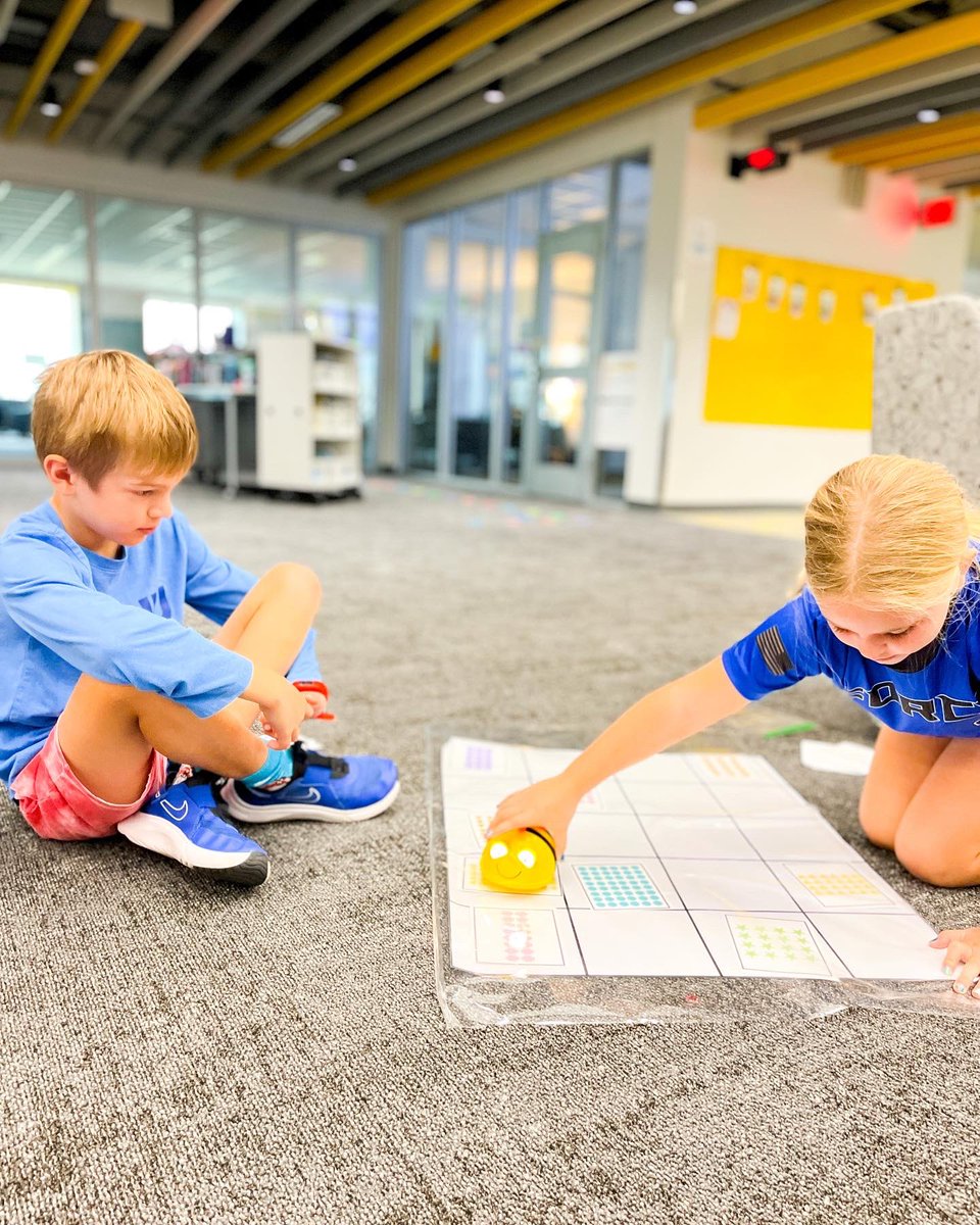 MinettElem's tweet photo. Our third graders reviewed multiplication arrays &amp; practiced their coding skills as well. Algorithms, Inputs, Outputs, &amp; Debugging are all terms these learners are familiar with! #ourfisdstory #theminettconnection #fisdmadetoshine 🐝 @SinksInnovators @kittaym_edu @Allens_Archive https://t.co/jpVI7YJbvP