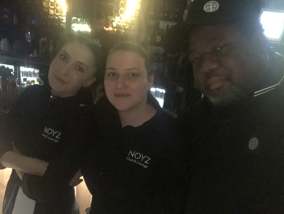 BillySecurity1's tweet image. When in Romania come 2 @noyz in Romania bcause I only went out 2 get bread and ended up here!!! Crackin nite #BMT 👍👍🏾#wemaketingaheppen👏👏🏾 #bucherest #romania 🔥🔥🔥🔥#november2022👊🏾👊