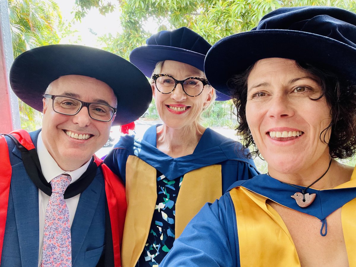 Two of my favourite people, comrades, supervisors and friends. Big day today. So grateful for their guidance and patience ⁦<a href="/MarkHughesSW/">Mark Hughes 🏳️‍🌈🏳️‍⚧️</a>⁩ ⁦<a href="/AnneGrahamCCYP/">anne graham</a>⁩ [id: three people wearing PhD gowns and smiling]