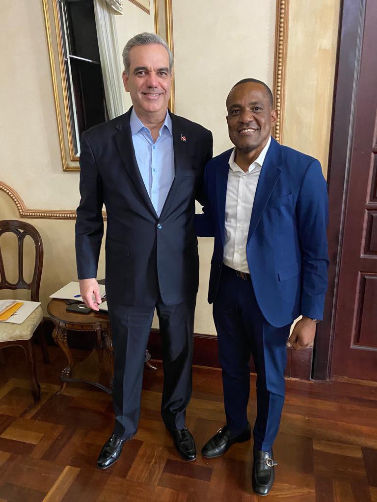 20carela's tweet photo. En visita al Presidente de la República, Luis Abinader, abordamos temas de interés para nuestros municipes. 

Dios Mediante Vienen importantes Obras para Nigua! https://t.co/H3MDR2dnnn