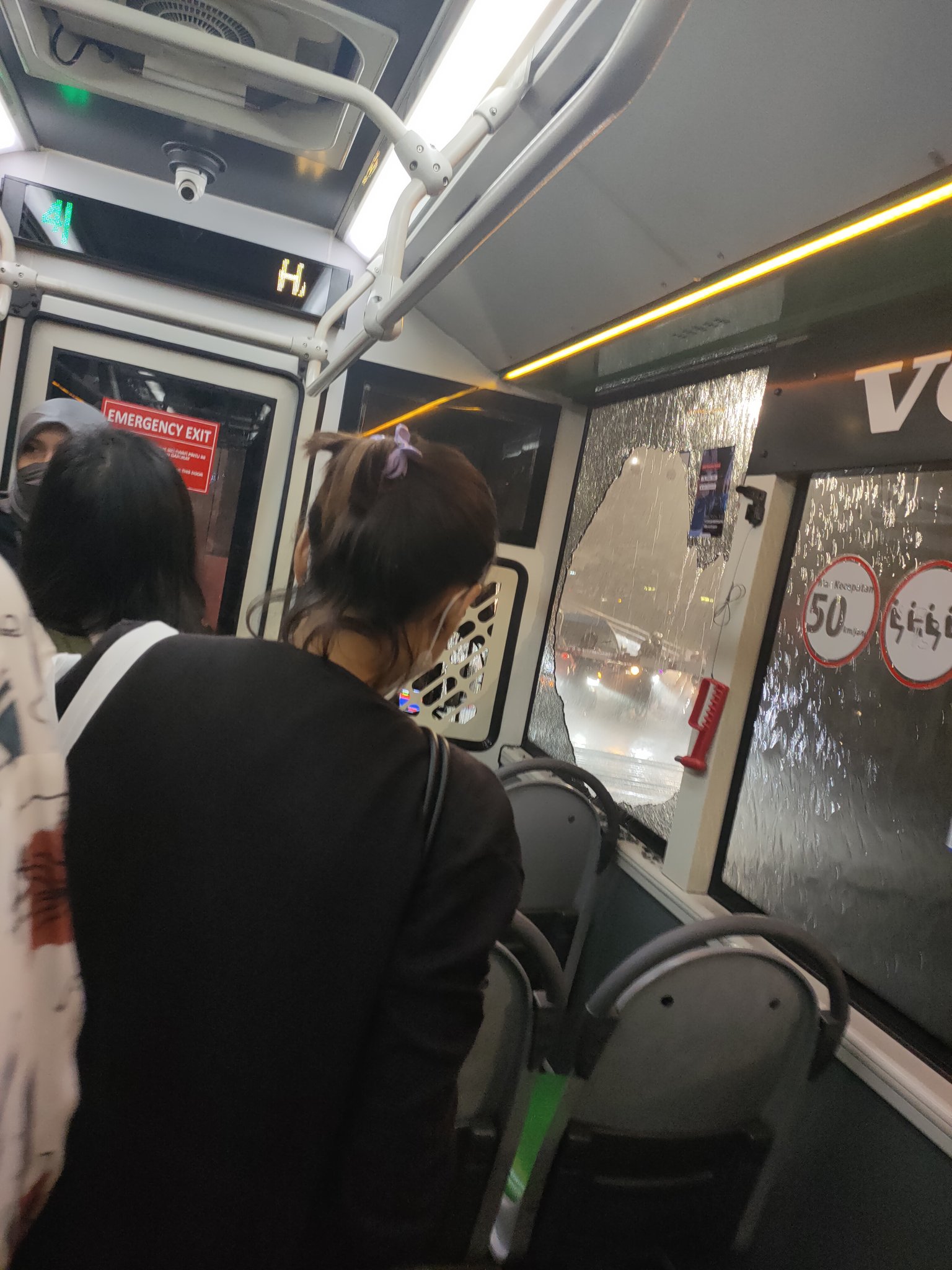 Nia On Twitter oitimhere PT Transjakarta YLKI ID Btw Aku Jg Salah
