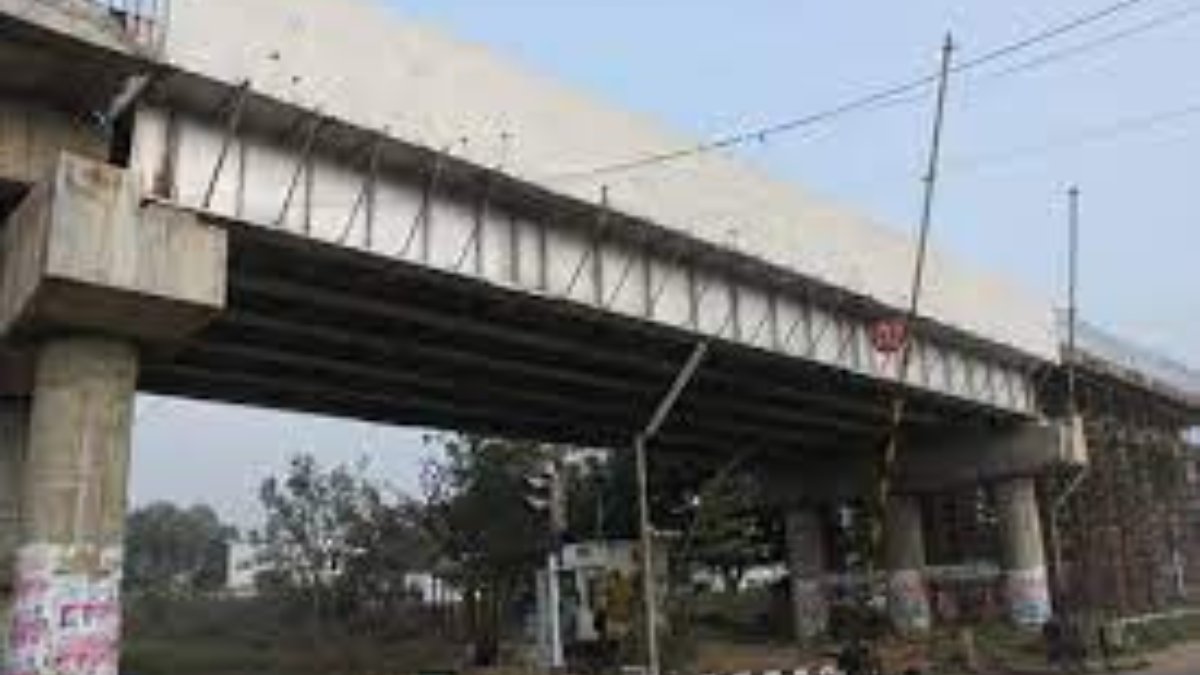 [Central Railways Update]

MRIDC floats tender for construction of cable-stayed ROB between Ajni and Khapri station in Nagpur division
Read here: buff.ly/3Dvow4U

#CentralRailway #MRIDC #RoadOverBridge #MetroRailNews