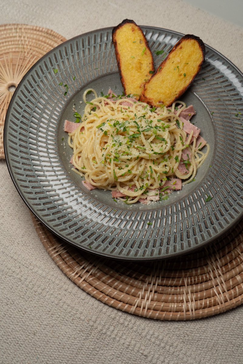 Spaghetti Aglio E Olio with Beef Bacon.