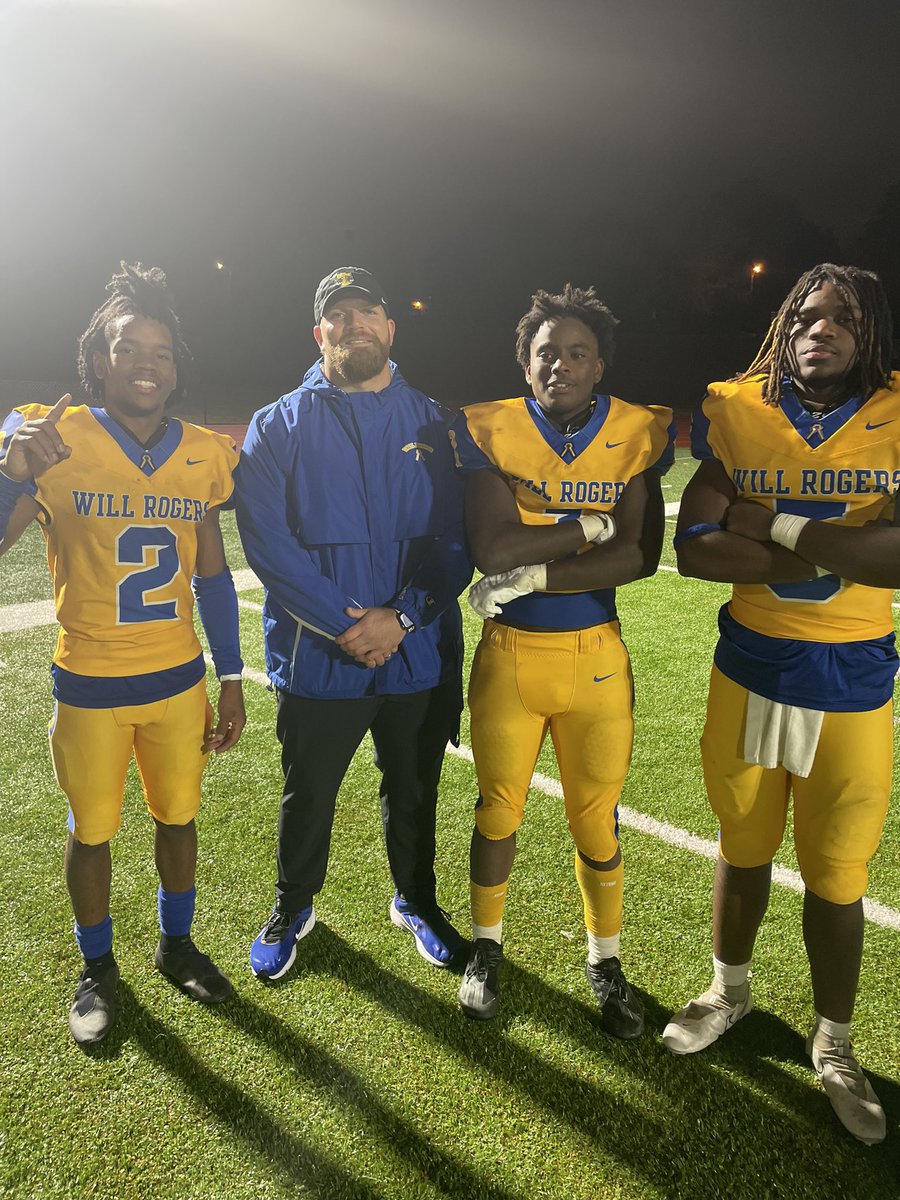 VHStrength24's tweet photo. Man words don’t describe the love I have for these dudes, this senior class…ya’ll did something that hadn’t been done in almost 2 decades. #workedforit https://t.co/TKeBuT6CO9