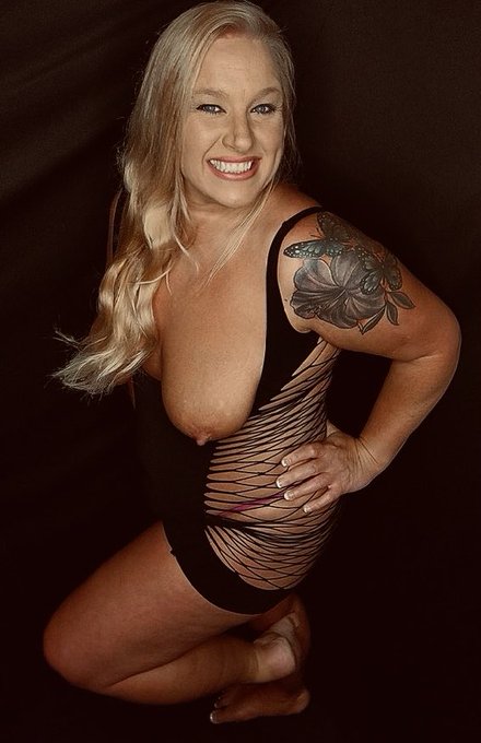 It&rsquo;s Friday night and I&rsquo;m feeling so damn Frisky &amp; Horny. If you could, would you be willing to help
