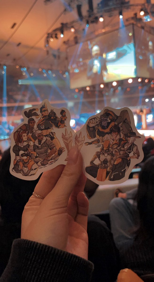 Lovely getting to meet @hystericrain and @chopshajen in person! Your guy’s artworks are incredible! Thanks for the stickers 🥺💕 #OWLGrandFinals