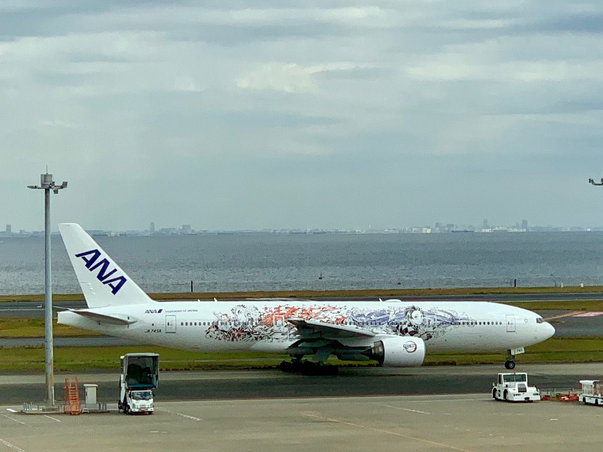 tabi_kame's tweet photo. 鬼滅の刃ジェットいま羽田を出発〜✈️
いってらっしゃい👋 https://t.co/ZJEIDh082U