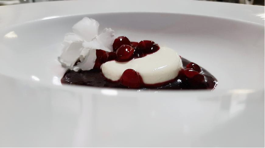 (Selvaggia) My version of the vanilla Panna Cotta, accompanied by molecular spheres with a cinnamon and lemon flavor that explode in the mouth accompanied by wild fruit reduction
