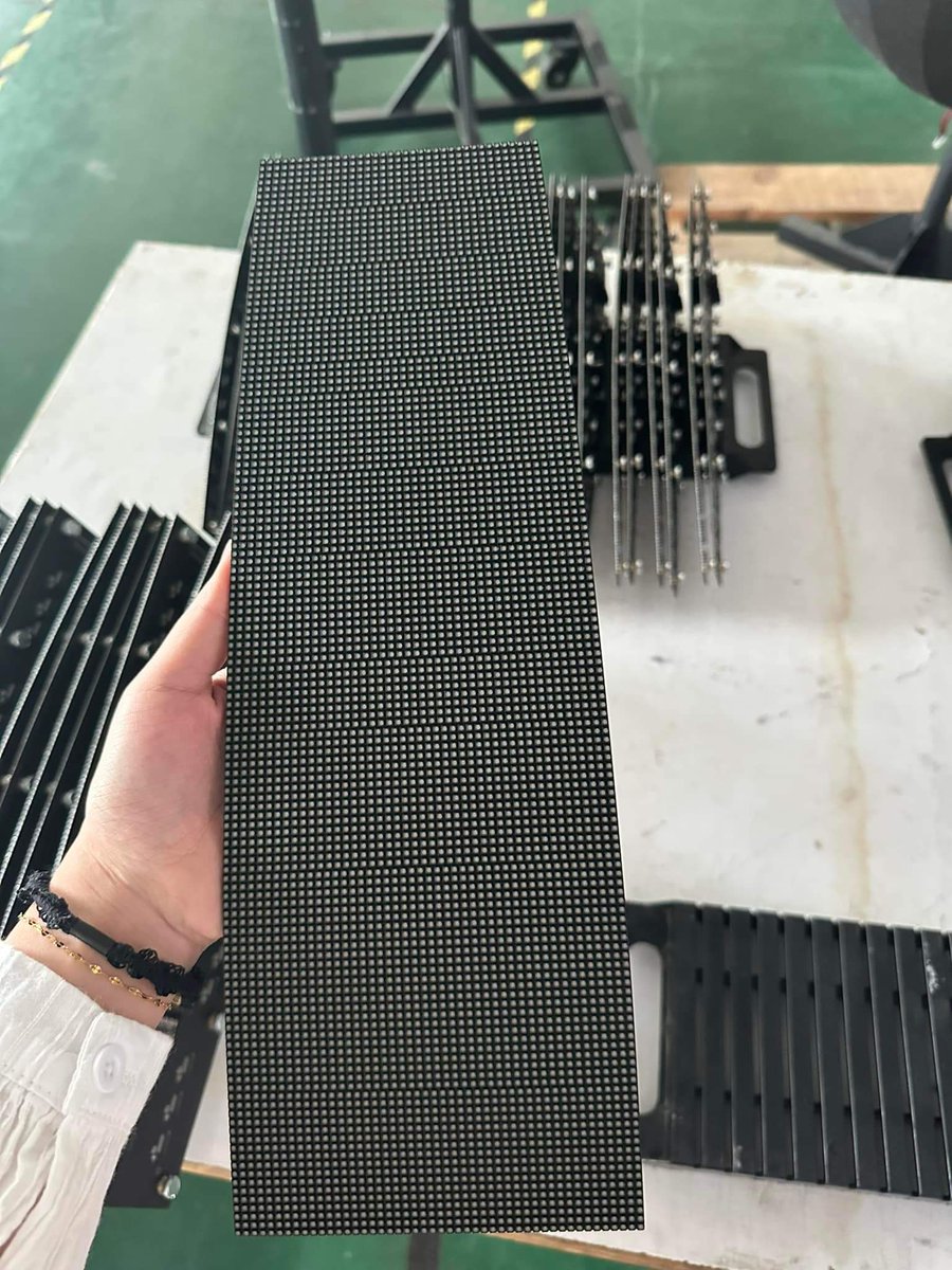 SukiLau9352's tweet image. ☺️😉For Indonesia 🇮🇩 client p2.5 one meter Indoor led ball has standing type and hanging type.
Pitch recommend 2mm and 2.5mm.

Diameter has 1m/1.5m/2m/3m.

Any needs,welcome inquiry!

Whatsapp: + 8613632391442

#ledball  #ledsolution #softledmodule
#audiovisual #advertising