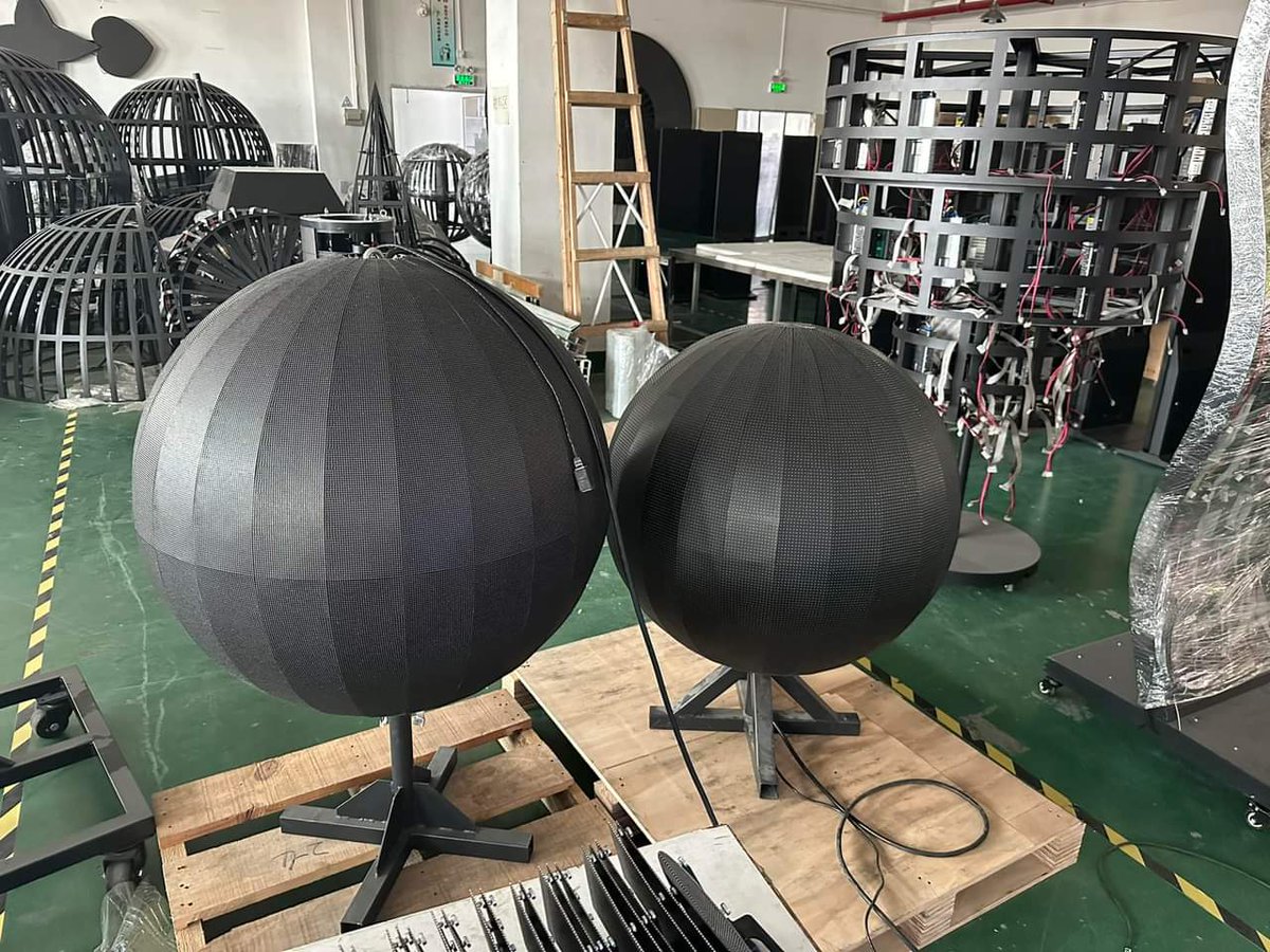 SukiLau9352's tweet image. ☺️😉For Indonesia 🇮🇩 client p2.5 one meter Indoor led ball has standing type and hanging type.
Pitch recommend 2mm and 2.5mm.

Diameter has 1m/1.5m/2m/3m.

Any needs,welcome inquiry!

Whatsapp: + 8613632391442

#ledball  #ledsolution #softledmodule
#audiovisual #advertising