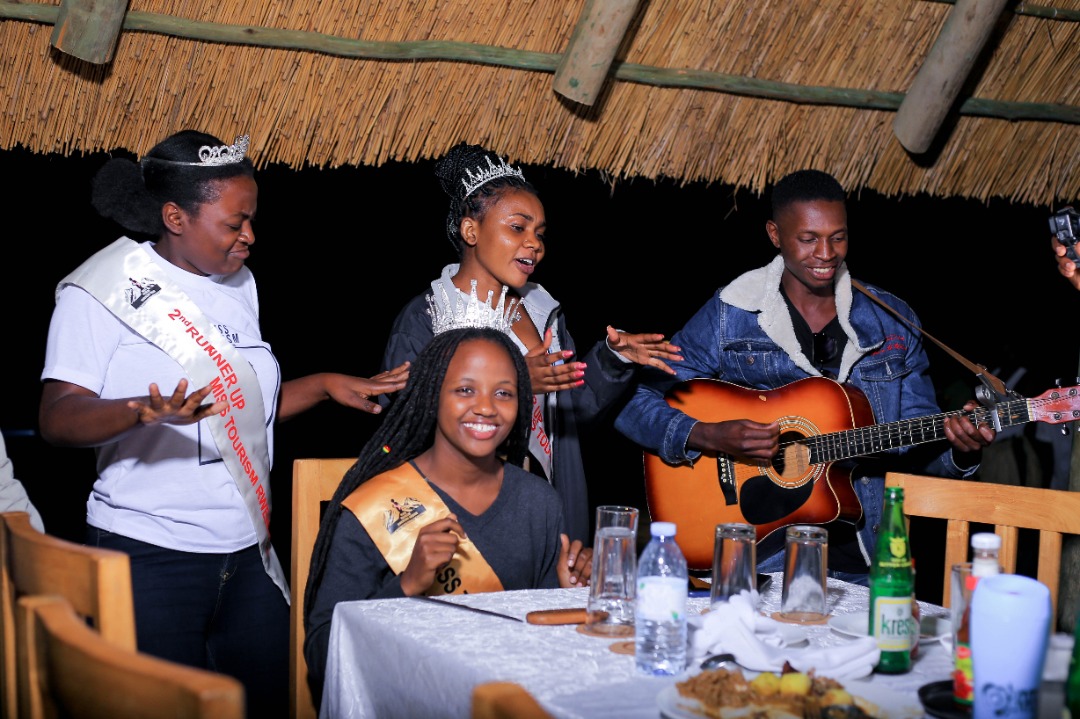 @kikorongolodge  hosts #MisstourismRwenzori in Queen Elizabeth National Park.
@FannyMartinez74 @RusokeSarah @BismacAmumpaire @misstourismUga
#Rethinkingtourism