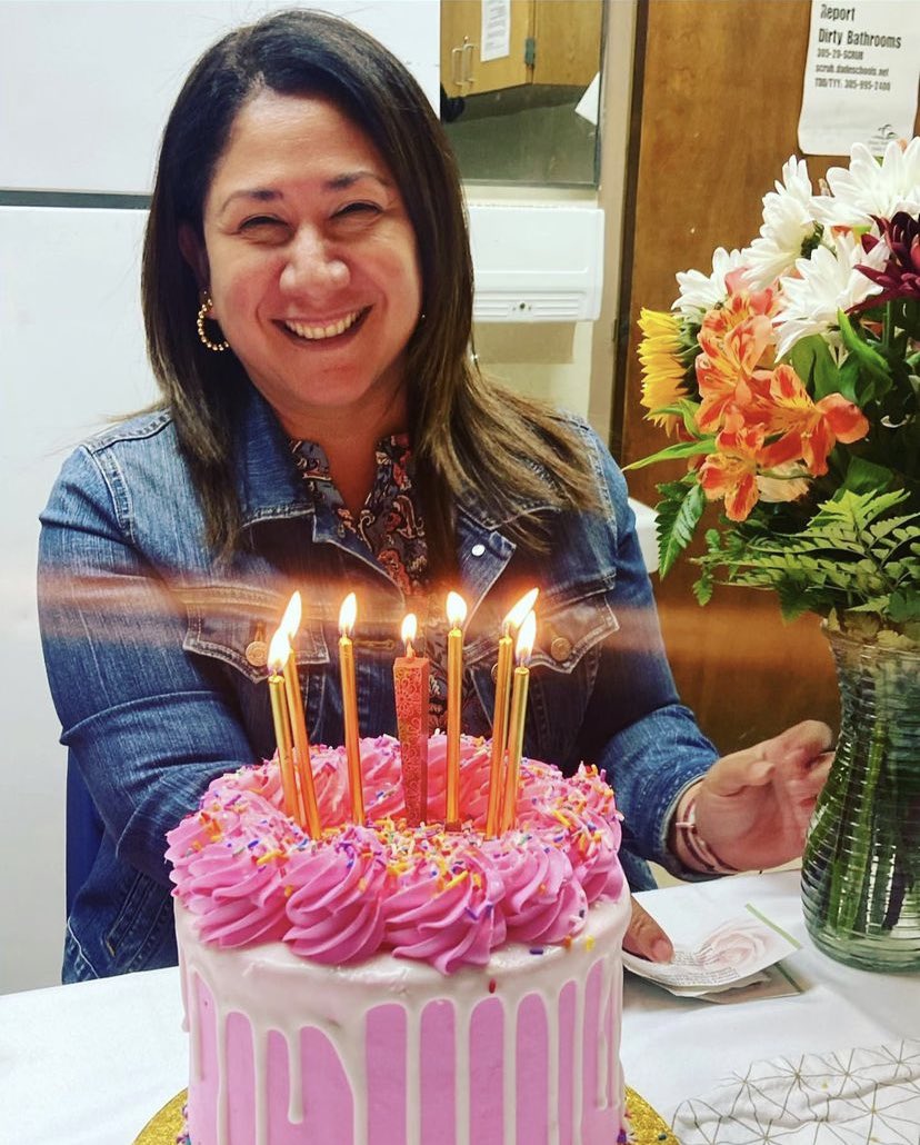 KrisUgarteTorre's tweet photo. This is what it looks like to have an early birthday surprise from the @Shenandoah_Elem work family! #BlessedAP #ScorpioSeason https://t.co/eCoTpE0AXu