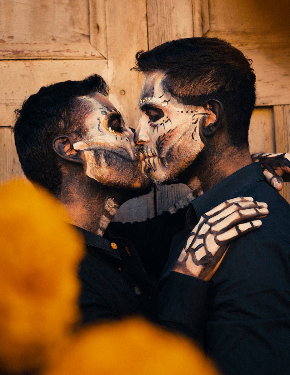 GayMexicoMap's tweet photo. Imágenes románticos para el día de los muertos #loveislove. Fotos Eder Meraz Photography, Body painting @ArttTony modeles eerickgtz y raymundocisnerosz https://t.co/mYJJKGA63U