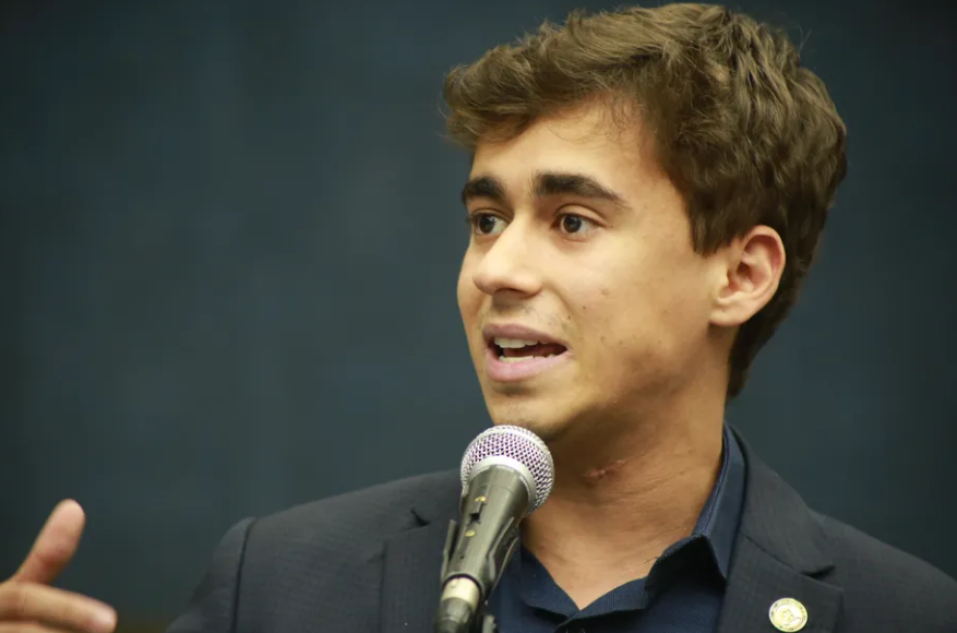 OGloboPolitica's tweet image. Nikolas Ferreira tem conta no Twitter suspensa após divulgar informações falsas sobre eleição. glo.bo/3FIYxcP