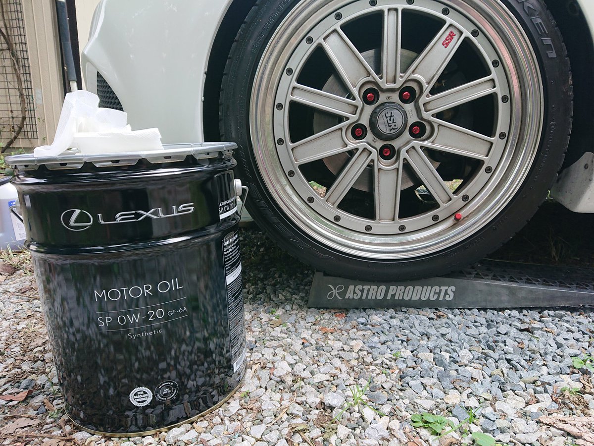 evolution_vvv's tweet photo. 飼い始めて12か月、4500Km 。1回目のオイル交換です♪ノーマル車高なのでジャッキアップしなくても交換ができラクラク。
 #4GR 
 #RB25 
 #ローレル https://t.co/e6nxQr18VM